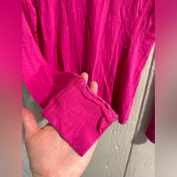 Under Amour women’s small hot pink long sleeve shirt - Picture 5 of 5